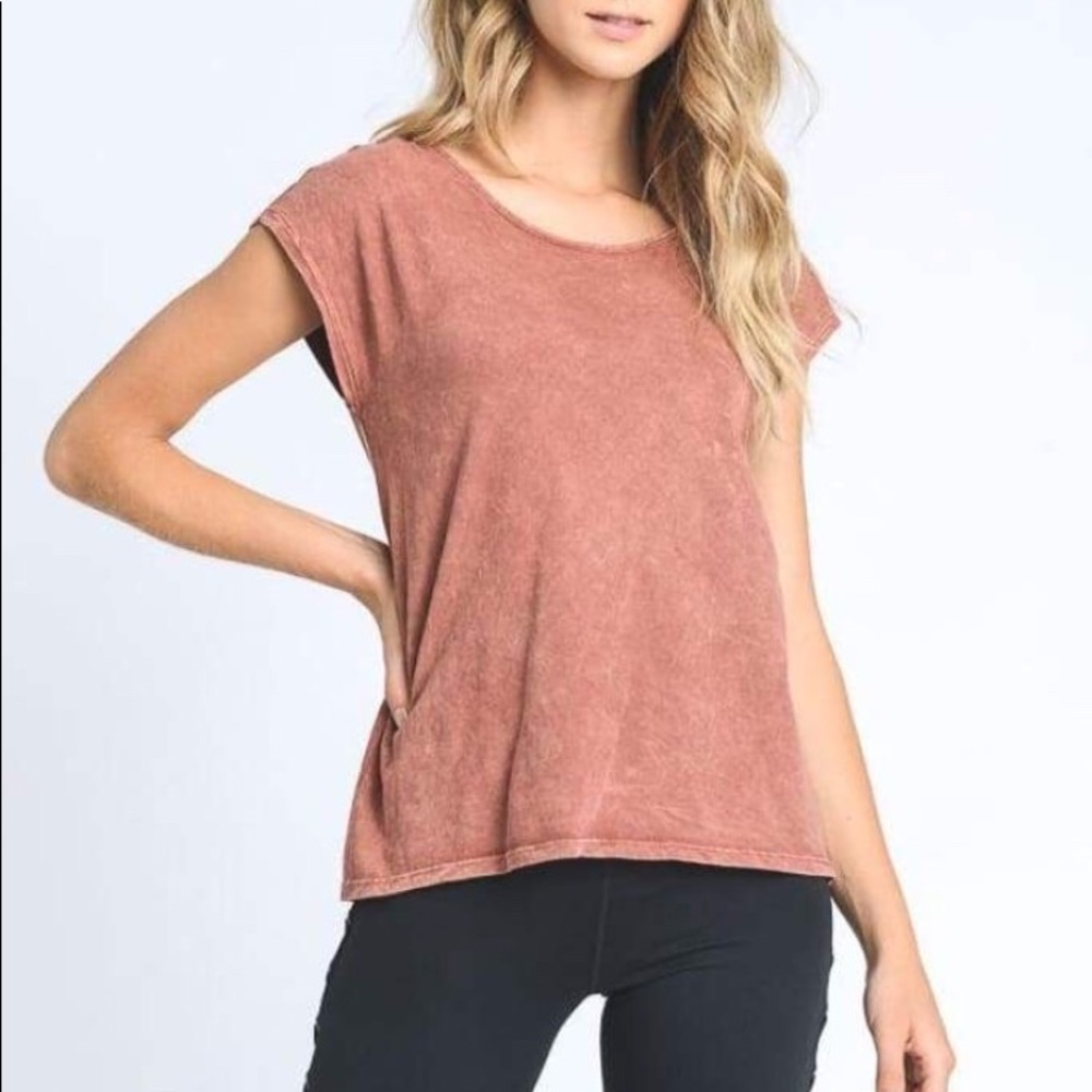Last 1! 💛Adorable💛butterfly tie back shirt - Picture 3 of 4